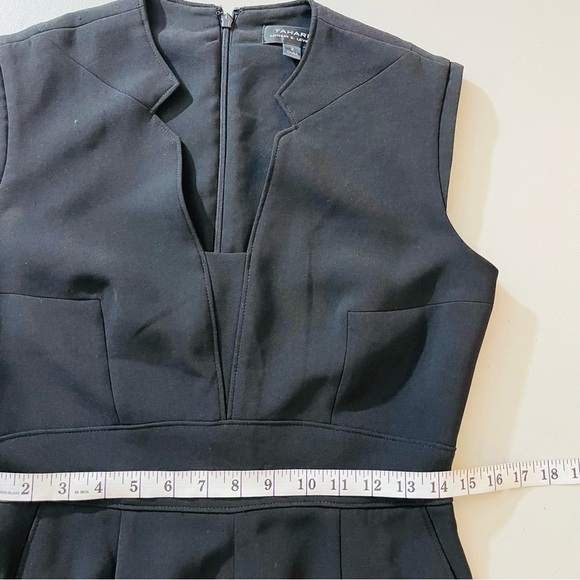 Tahari by ASL Raised Collar Sleeveless Solid Jumpsuit Size 2 Black Pockets - Picture 14 of 16